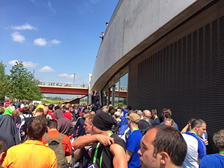 Europeans Thurs queue to reach races
